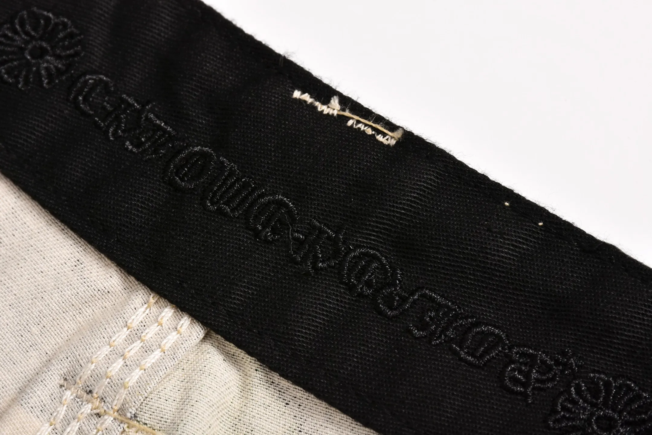 🅿️560 [Exclusive supply] CH Crouching leather camouflage shorts (green) Purchased and developed by a Los Angeles agent for US$2,980. This style is made of customized military canvas fabric, restored 1:1 according to the original model, and printed with camouflage patterns. The customization period for the hem sex pattern stamp is 20 days, the minimum order is 1800 pieces, and the color plate is matched. The hardware buckles are all made of electroplated 925 silver material, the weight is perfectly restored, and they are aged and oxidized to black. Size:S-M-L-XL